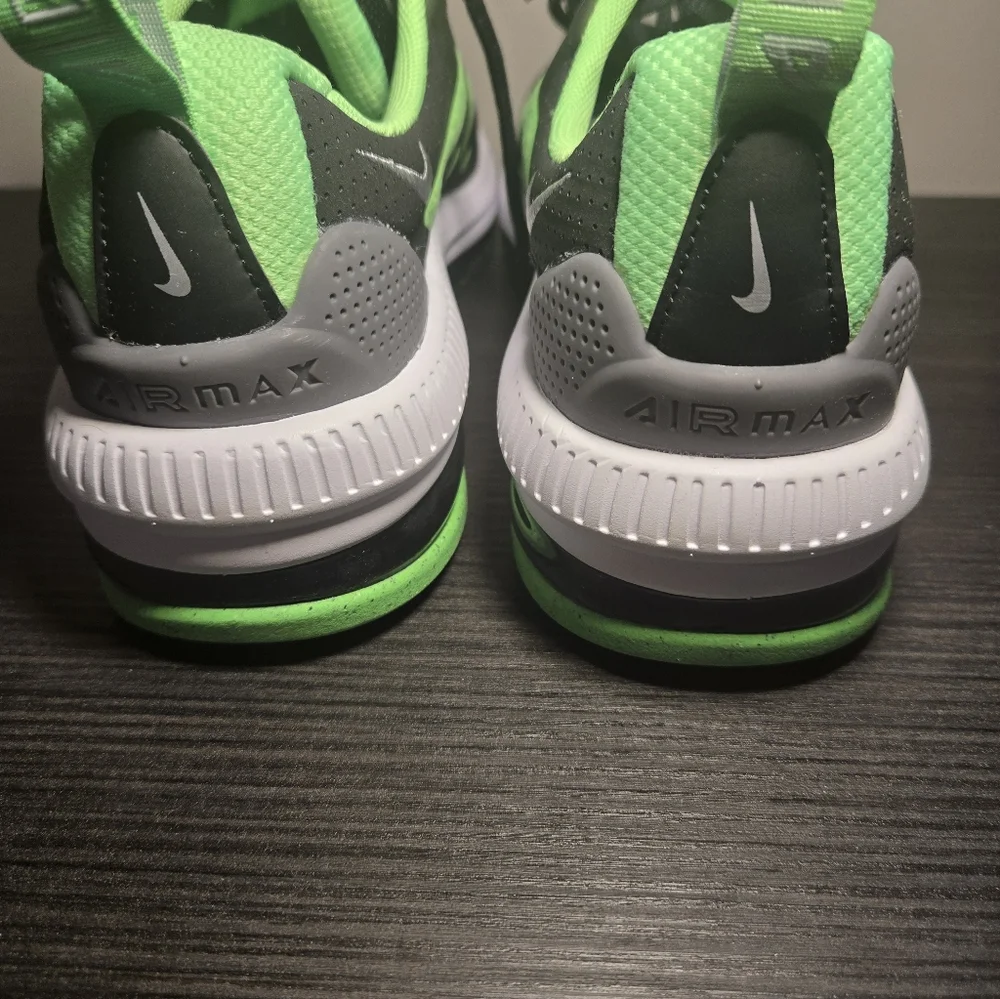 Nike color black